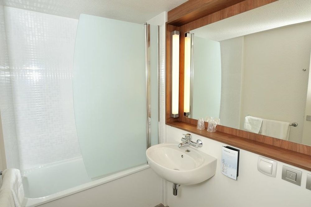 Campanile Valence Sud Hotel Room photo